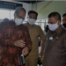 Dirjen Pembinaan Vokasi dan Produktivitas Kemenaker, Budi Hartawan (kiri) bersama Wagub Idris Rahim (tengah), melihat hasil praktek mahasiswa di Laboratorium Las Politeknik Gorontalo, Senin (21/6/2021). (Foto : Istimewa)