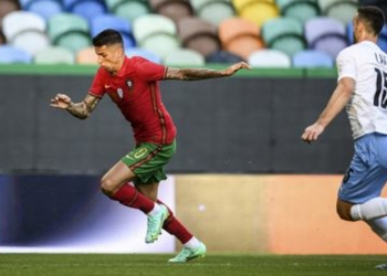 Fullback Timnas Portugal, Joao Cancelo (kiri).