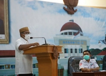 Sekretaris Daerah Provinsi Gorontalo Darda Daraba saat membuka kegiatan bimtek aplikasi Bela Pengadaan, di ruang Dulohupa kantor Gubernuran Gorontalo, Rabu (23/6/2021). (Foto : Istimewa)