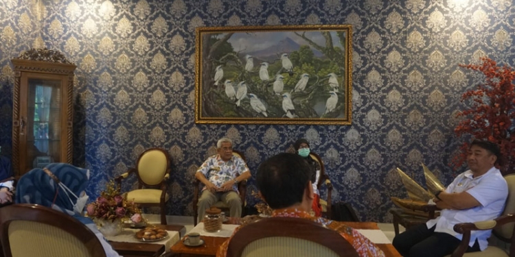 Bupati Bone Bolango, Hamim Pou bersama Dinas Kesehatan Provinsi Gorontalo, Dinas Kesehatan Kabupaten Bone Bolango dan jajaran Pemerintah Kabupaten Bone Bolango saat menerima kunjungan Tim Penilai Eliminasi Malaria Kementerian Kesehatan Republik Indonesia. (Foto Onal/Prokopim)