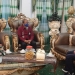 Bupati Gorontalo Nelson Pomalingo, bersama Kepala Ombusman Provinsi Gorontalo, Alim S Niode Dan Kepala Bagian Organisasi dan Tatalaksana (Kabag Ortala) Rahmat Muhamad saat mengadakan pertemuan di Rumah Dinas Bupati Gorontalo, Rabu (2/6/2021). Istimewa.
