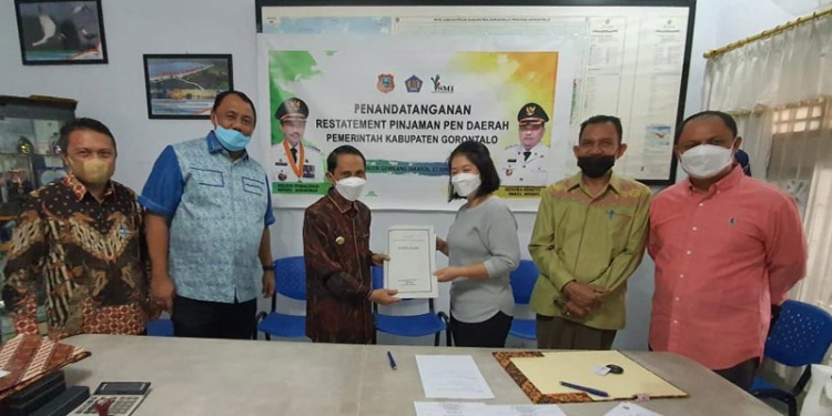 Bupati Gorontalo Nelson Pomalingo usai melakukan penandatanganan Restatement Pinjam PEN Daerah Pemerintah Kabupaten Gorontalo secara sirkuler di hadapan Notaris PT. Sarana Multi Infrastruktur (SMI) di Galeri Gemilang Jakarta Kamis, (17/06/21). Istimewa