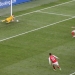 Salah satu penyelamatan gemilang yang dilakukan Penjaga Gawang Timnas Finlandia usai menggagalkan pinalti pemain Timnas Denmark Pierre-Emile Hojbjerg di menit ke 74 babak kedua laga. (foto uefa.com)
