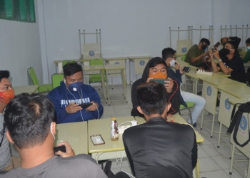 TURNAMEN BAYANGKARA OPEN - Sejumlah Pemain dalam satu kelas terlihat menggunakan masker dan hanya dibatasi dua Tim saja. Foto : Putra/Gopos.