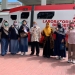 Kepala Dinas Kesehatan Provinsi Gorontalo, dr. Yana Yanti Suleman, berfoto bersama tim Direktorat Kesehatan Kerja dan Olahraga Kementrian Kesehatan RI, dan tim Infokom Dinkes Provinsi Gorontalo, Jum'at (4/6/2021). (istimewa)