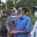 Wakil Ketua Majelis Permusyawaratan Rakyat (MPR) RI, Fadel Muhammad bersama istri Hanna Hasanah Fadel Muhammad, Dirjen (PDASRH) Pengelolaan Daerah Aliran Sungai Rehabilitasi Hutan (KLHK) 
Kesatuan Pengelolaan Hutan Lindung, Helmi Basalamah, Bupati Gorontalo, Nelson Pomalingo saat berkunjung ke Hutan Pinus Dulamayo, Minggu (27/6/2021). Foto : Putra/Gopos.