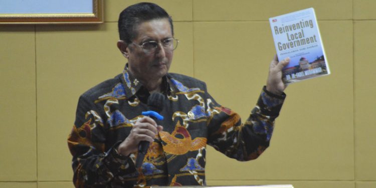 Fadel Muhammad saat memaparkan isi buku Reinventing Local Goverment