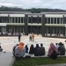 Bupati Bone Bolango Hamim Pou saat memberikan arahan kepada para mahasiswa penerima beasiswa Bone Bolango Cemerlang. (foto Kominfo)