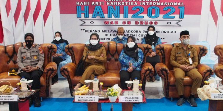 Puncak Peringatan Hari Anti Narkotika Internasional (HANI) Tahun 2021 yang sekaligus dilakukan pencanangan Kelurahan Pauwo sebagai Wilayah Bersinar pertama di Provinsi Gorontalo. (Foto BNNK Bone Bolango)