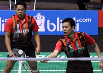 Markis Kido (kiri/belakang) menjalani pertandingan bersama rekan duetnya Hendra Setiawan. (foto PBSI)