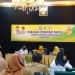 EVALUASI NAPZA - dr. Yana Yanti Suleman, Kepala Dinas Kesehatan Provinsi Gorontalo (tengah). Sedang menyiapkan sambutan pada evaluasi program Narkotika, psikotropika, dan zat adiktif (Napza) di wilayah Gorontalo, Senin (14/6/2021). Foto : (Sari/gopos)