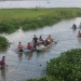 Evakuasi korban yang ditemukan tenggelam saat memancing di Danau Limboto, Kabupaten Gorontalo, Rabu (16/6/2021). (putra/gopos)