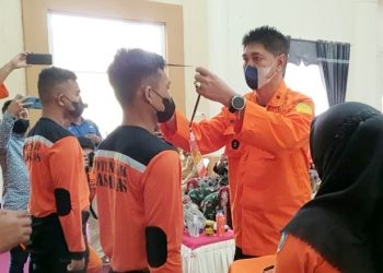 Direktur Bina Potensi Badan Nasional Pencarian dan Pertolongan Drs. Mochamad Hernanto saat memberikan pembekalan saat pembukaan kegiatan pelatihan di Gedung Germas, Kantor Bupati Gorontalo Utara.(foto.afif/hms)