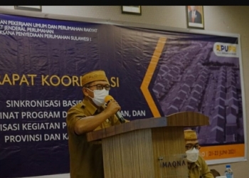 Sekretaris Daerah Provinsi Gorontalo Darda Daraba saat memberikan sambutan pada rapat koordinasi sinkronisasi basis data PKP, di ballroom Hotel Maqna, Senin (21/6/2021). (Foto: Istimewa)