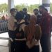 Kasat Reskrim Polres Gorontalo, IPTU Mohamad Nauval Seno berserta jajarannya melakukan pemeriksaan kepada calon penumpang, dibandara Djalaludin Gorontalo. Istimewa.