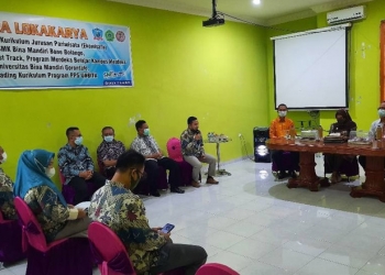 Pelaksanaan Pra Lokakarya penyusunan kurikulum Jurusan Pariwisata SMK Bina Mandiri Bone Bolango. (foto istimewa)