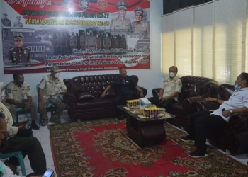 Satpol-PP Kabupaten Gorontalo bersama Satpol PP Kabupaten Boalemo saat mengadakan pertemuan guna membahas Aturan Penertiban umum di Kantor Satpol-PP Kabupaten Gorontalo. (Putra Gopos)