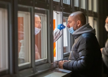 Ilustrasi pemeiriksaan swab test