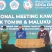 Bupati Hamim Pou disaksikan Menteri Desa, PDTT Abdul Halim Iskandar dan Rektor UNG Eduart Wolok menandatangani prasasti deklarasi oleh seluruh pimpinan daerah yang berada di kawasan Teluk Tomini dan Maluku Utara, di TC Damhil Universitas Negeri Gorontalo (UNG). (Foto Istimewa)