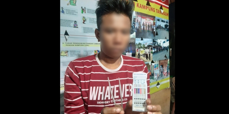 KM (23) seorang pengguna Narkoba jenis Sabu yang berasal dari Desa Butungale, Kecamatan Popayato Barat, Kabupaten Pohuwato. (foto/istimewa).
