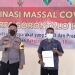 Salah seorang warga menunjukkan keterangan telah mengikuti vaksinasi Covid-19 dalam kegiatan vaksinasi massal oleh Polres Gorontalo Kota, Jumat (11/6/2021). (Dok. Humas Polda Gorontalo)