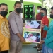 Wakil Bupati Gorontalo Hendra S Hemeto saat memberikan bantuan kepada salah satu UMKM di Desa Olimohulo Kecamatan Asparaga, Kamis (10/6/2021). Istimewa.