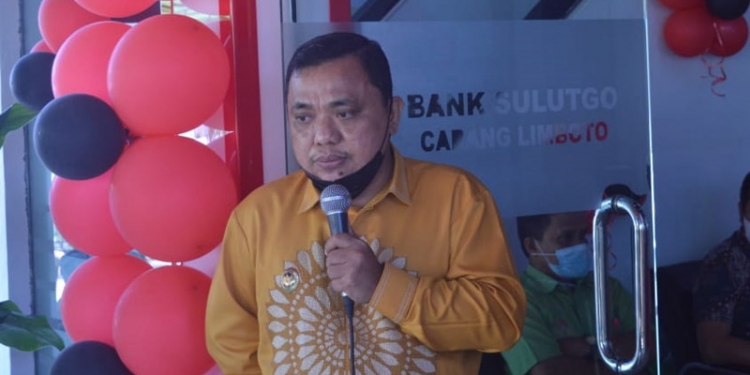 Wakil Bupati Gorontalo Hendra S Hemeto saat memberi sambutan di acara HUT Bank Sulut GO yang ke-60 Di kantor cabang Bank Sulut GO Limboto, Kamis (3/6/2021). (Putra/ Gopos)