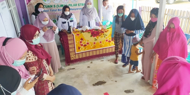 Ketua Kabupaten Kota Sehat (KKS) Ny. H Lolly Pou Yunus