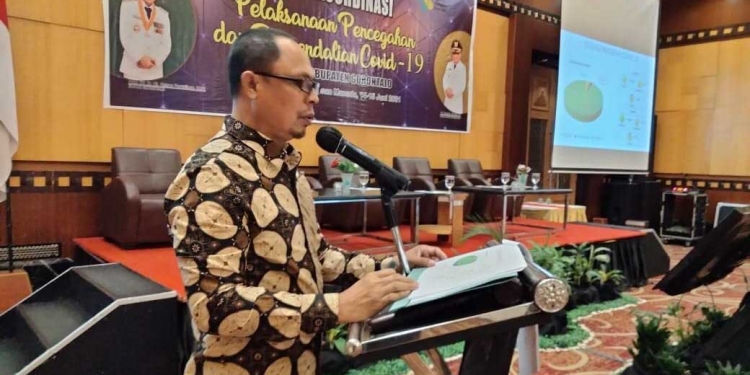 Kepala Dinas Kesehatan Kabupaten Gorontalo, Roni Sampir saat mengadakan Pertemuan Konvergensi Lintas Sektor untuk Penurunan AKI AKB Tingkat Kabupaten Gorontalo, di Hotel Ibis Manado, Rabu (16/06/2021). (Foto: Istimewa)
