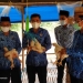 Asisten III Setda Kabupaten Bone Bolango, Iwan Mustapa, melakukan panen perdana 2000 ekor ayam broiler di usaha peternakan kandang milik Badan Usaha Milik Desa (BUMDes) “Poboide” Desa Boidu, Kecamatan Bulango Utara. (Foto Istimewa)
