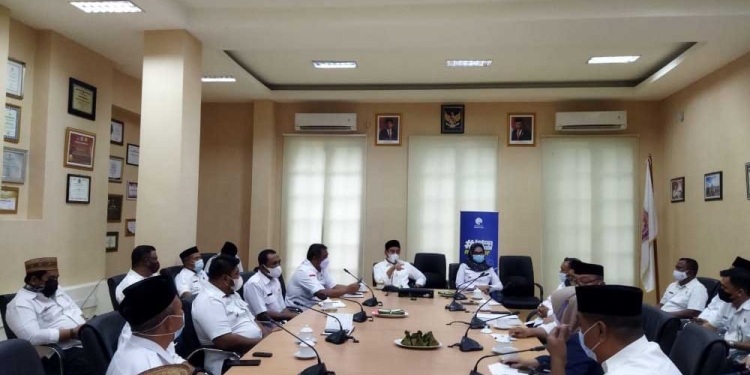 Suasana Rapat Pemerintah Kabupaten Bone Bolango, yang dipimpin langsung oleh Bupati Hamim Pou, dan Wakil Bupati Merlan S. Uloli yang membahas terkait pencegahan penyebaran covid-19. (Foto Istimewa)