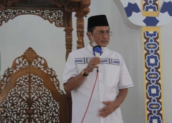 Wakil Ketua MPR RI Fadel Muhammad, saat memberikan sambutan usai melaksanakan salat Jumat berjamaah di Masjid Baitul Haq Islamic Center, Bone Bolango. (Foto Irul/Kominfo)