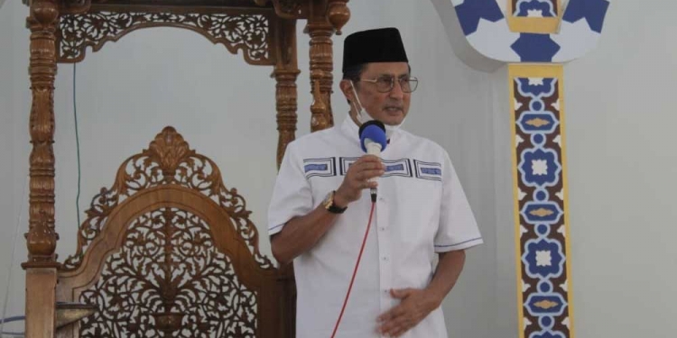 Wakil Ketua MPR RI Fadel Muhammad, saat memberikan sambutan usai melaksanakan salat Jumat berjamaah di Masjid Baitul Haq Islamic Center, Bone Bolango. (Foto Irul/Kominfo)