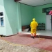 Proses penyemprotan disinfektan di lingkungan MAN Insan Cendekia Gorontalo, oleh Satgas Kabupaten Bone Bolango dibantu dengan Satgas Provinsi Gorontalo, PMI Gorontalo, dan PMI Bone Bolango. (Foto Istimewa)