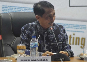 Bupati Gorontalo, Nelson Pomalingo saat menghadiri kegiatan Bedah Buku Reinventing Local Government, di Universitas Negeri Gorontalo (UNG), Senin (28/6/2021). (Foto: Putra/Gopos)