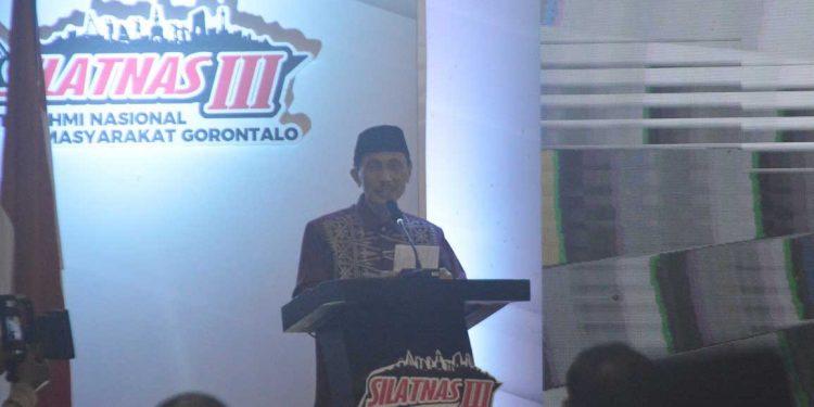 Bupati Gorontalo Nelson Pomalingo, saat memberikan sambutan di acara Silatnas, Di Rumah Makan Orasawa Limboto, Sabtu (26/6/2021). (Foto: Putra/Gopos)