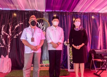 Bupati Bone Bolango, Hamim Pou saat menghadiri acara pisah kenang Kepala BPS Bone Bolango, Wiesye J. Damal yang akan memasuki masa purna tugas. (Foto Prokopim Bone Bolango)
