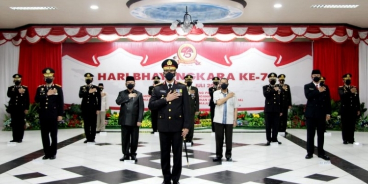 Ketua DPRD Provinsi Gorontalo, Paris Jusuf saat menghadiri Upacara dan Syukuran Hari Ulang Tahun (HUT) ke-75 Bhayangkara di Aula Titinepo Polda Gorontalo. Kamis (1/7/2021). Foto istimewa