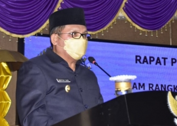 RANPERDA - Wali Kota Gorontalo, Marten Taha saat memberikan sambutan dihadapan Anggota DPRD Kota Gorontalo. Selasa (6/7/2021). Foto (Diskominfo Kota Gorontalo)