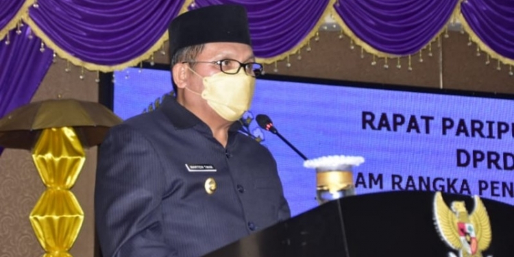 RANPERDA - Wali Kota Gorontalo, Marten Taha saat memberikan sambutan dihadapan Anggota DPRD Kota Gorontalo. Selasa (6/7/2021). Foto (Diskominfo Kota Gorontalo)