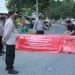 PENUTUPAN JALAN - Polres Gorontalo Kota saat melakukan penyekatan jalan di wilayah Kota Tengah, Kota Gorontalo. Foto istimewa