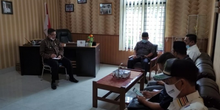 PPKM - Komisi 1 DPRD Provinsi Gorontalo saat melakukan Monitoring bersama pemerintah kecamatan telaga. Foto istimewa
