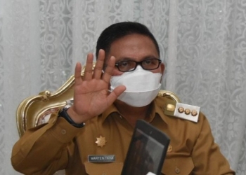 MPLS - Wali Kota Gorontalo, Marten Taha saat menyapa para peserta didik melaui virtual. Foto (Dikomoinfo Kota Gorontalo)