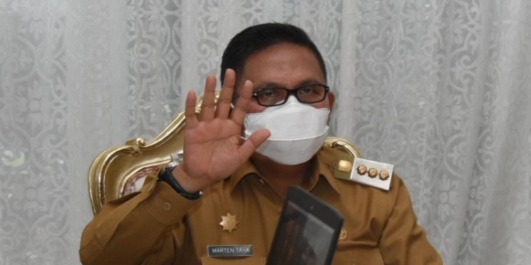 MPLS - Wali Kota Gorontalo, Marten Taha saat menyapa para peserta didik melaui virtual. Foto (Dikomoinfo Kota Gorontalo)