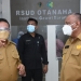 COVID-19 - Gubernur Gorontalo, Rusli Habibie (Kanan) bersama Wali Kota Gorontalo, Marten Taha saat meninjau kesiapan RS Otanaha. Foto (Diskominfo Kota Gorontalo)