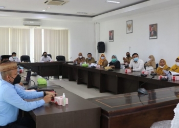 Pansus Ketenagakerjaan saat melakukan rapat bersama mitra kerja. Foto istimewa