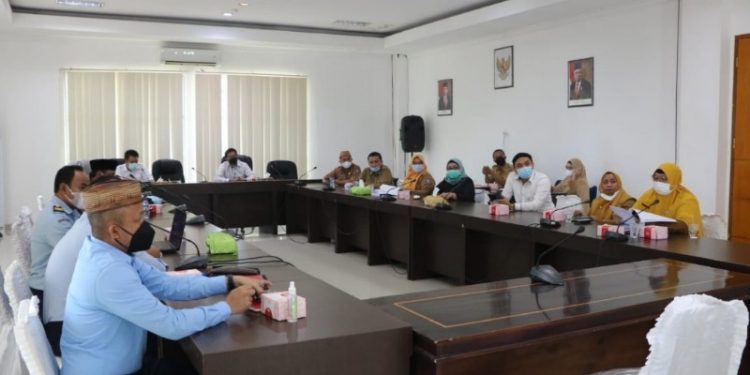Pansus Ketenagakerjaan saat melakukan rapat bersama mitra kerja. Foto istimewa