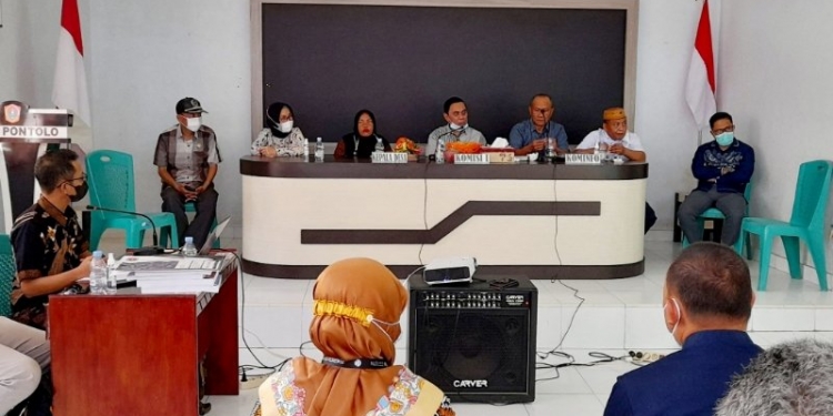Komisi  I DPRD Provinsi Goorontalo saat memonitoring perkembangan desa digital di Desa Pontolo, Gorontalo Utara. Foto Istimewa