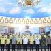 Gubernur Gorontalo Rusli Habibie didampingi Sekda Darda Daraba foto bersama dengan Ketua Umum APDESI Sindawa Tarang dan puluhan pengurus DPD APDESI Gorontalo bertempat di Kantor Gubernuran, Rabu (7/7/2021). Gubernur Rusli menjanjikan beasiswa S1 bagi kepala desa se-Gorontalo. (Foto: Istimewa)