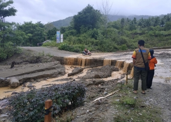 Akses jalan yang tergenang banjir, sudah bisa di lalui. Foto: Istimewa